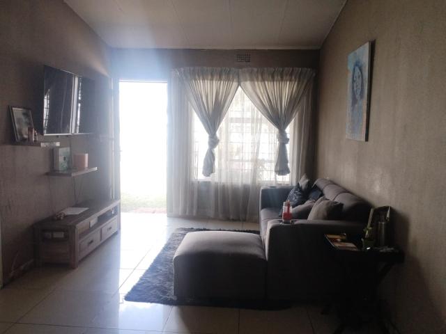 Townhouse for rent in Vosloorus, Gauteng