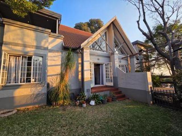 Townhouse for rent in Waterkloof, Gauteng