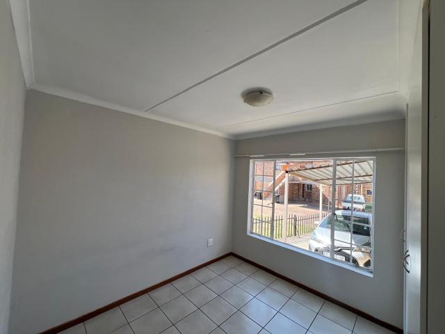Townhouse for rent in Vosloorus, Gauteng