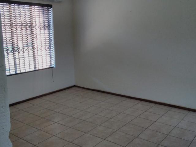 Townhouse for rent in Nooitgedacht, Gauteng