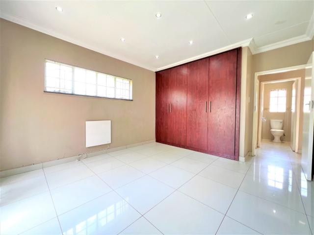 Townhouse for rent in Waterkloof, Gauteng
