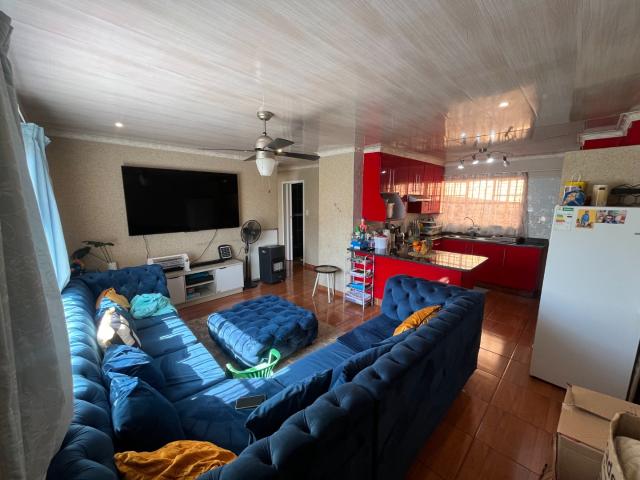 Townhouse for rent in Waterkloof, Gauteng
