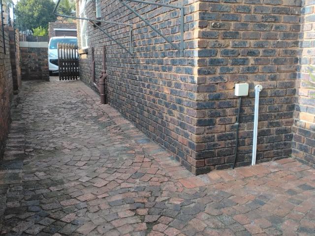 Townhouse for rent in Nooitgedacht, Gauteng