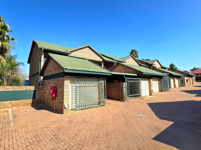 Townhouse for rent in Nooitgedacht, Gauteng
