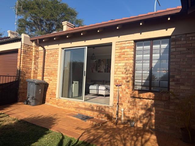 Townhouse for rent in Nooitgedacht, Gauteng
