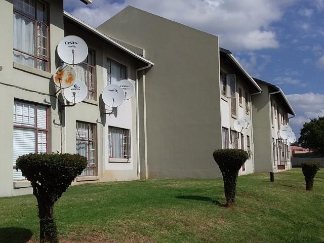 Townhouse for rent in Vosloorus, Gauteng