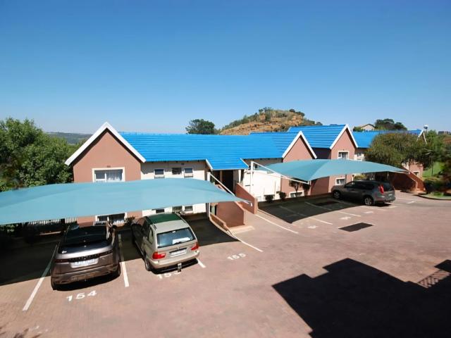 Townhouse for rent in Vosloorus, Gauteng