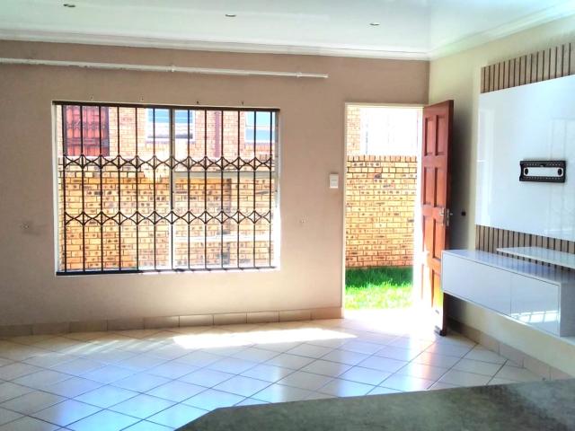 Townhouse for rent in Nooitgedacht, Gauteng