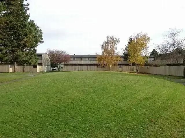 Townhouse for rent in Victoria