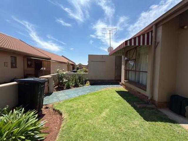Townhouse for rent in Kempton Park, City of Ekurhuleni Metropolitan Municipality