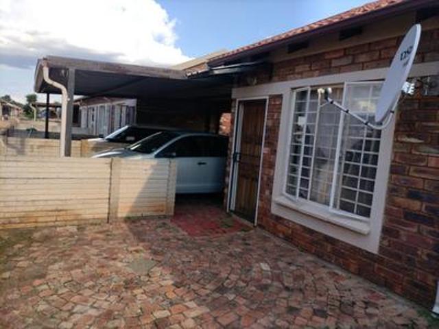 Townhouse for sale in Akasia, Gauteng