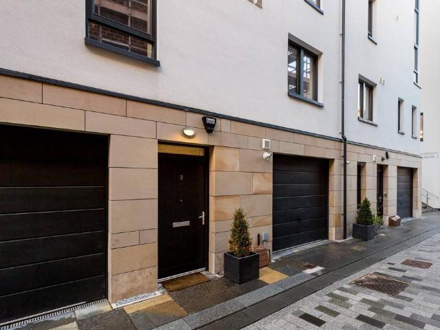 Flat for sale in Canongate, Old Town