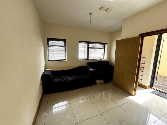 Apartment for rent in Plasnewydd, Falcon Lodge