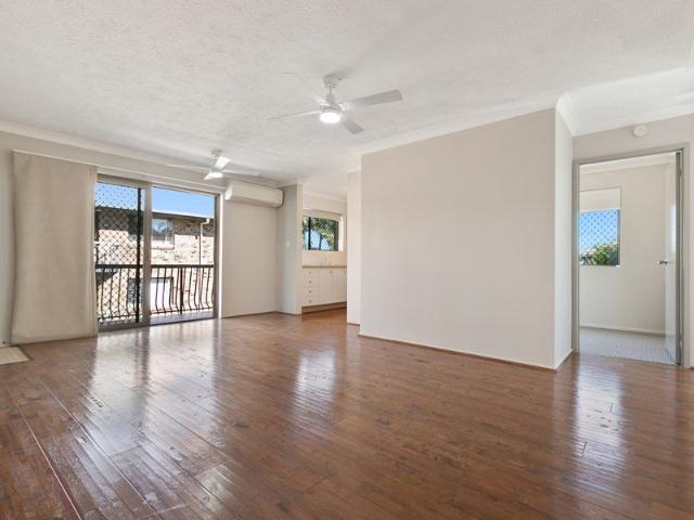 Apartment for rent in Holland Park West, Greater Brisbane