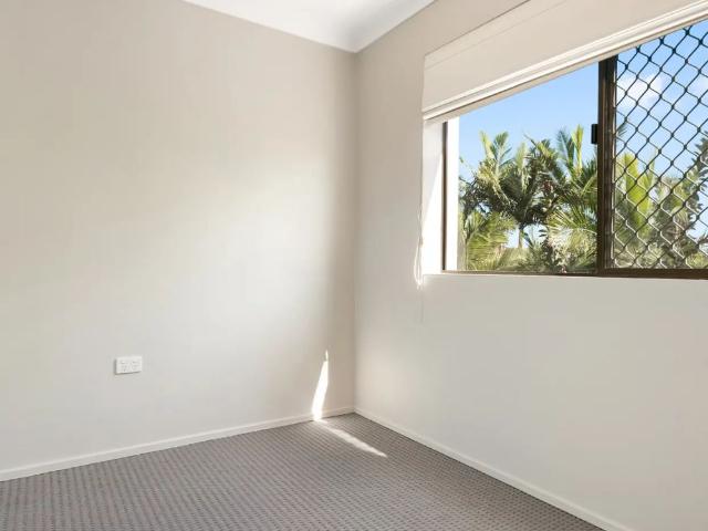 Apartment for rent in Holland Park West, Greater Brisbane