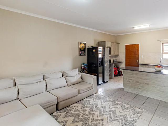 Apartment for sale in Johannesburg, West