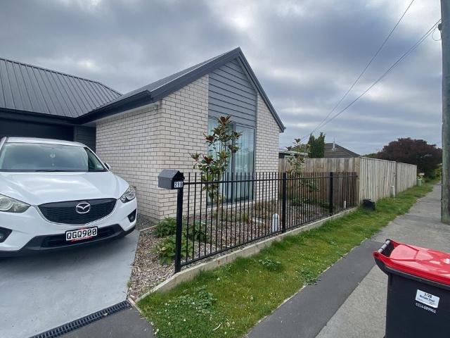 Apartment for rent in Chaslands, Canterbury