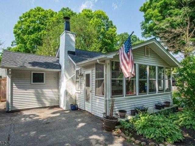 House for sale in Glenwood, New Jersey