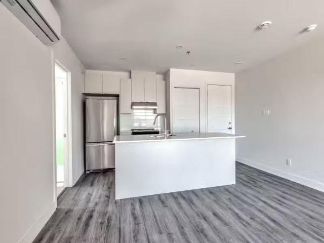 Condo for rent in St. Leonard's, Quebec