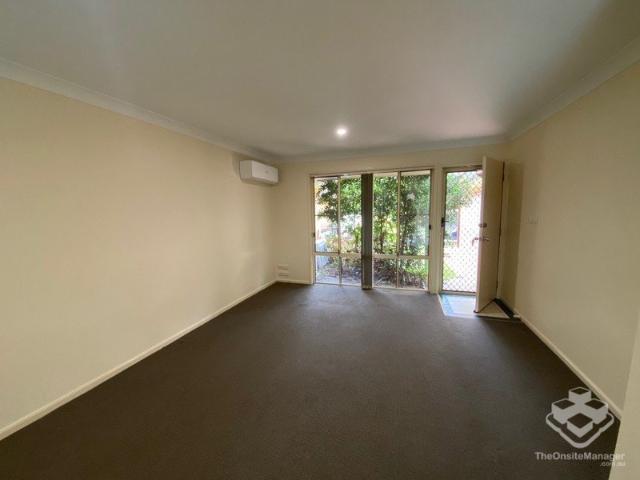 Townhouse for rent in Coombabah, Gold Coast City