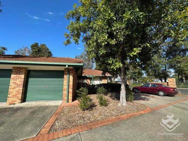Townhouse for rent in Coombabah, Gold Coast City