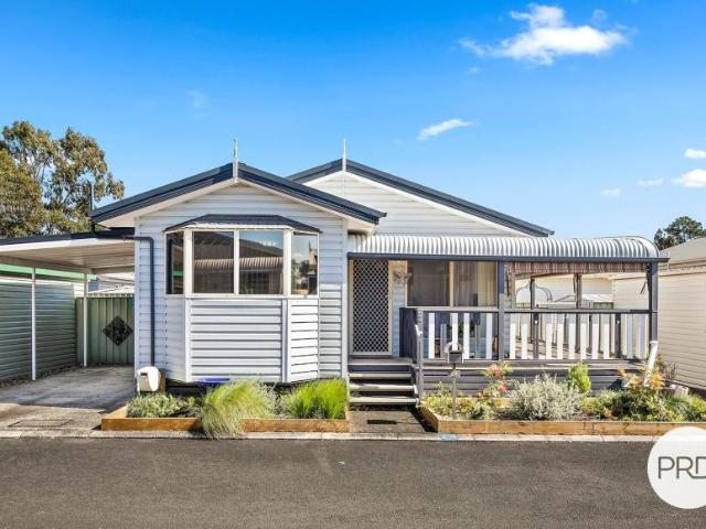 Villa for sale in Kanahooka, Wollongong City Council