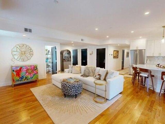 Condo for sale in Wakefield, Middlesex County