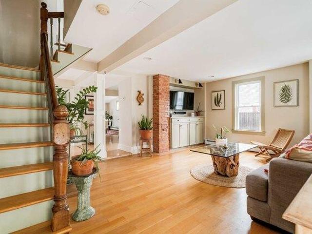 House for sale in Wakefield Junction, Wakefield