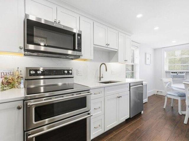 Condo for sale in Yale Avenue Historic District, Wakefield