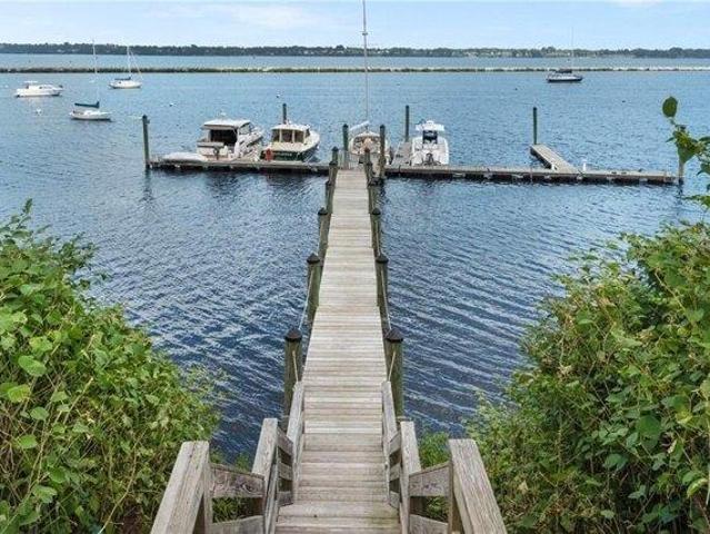 House for sale in Warwick, Kent County