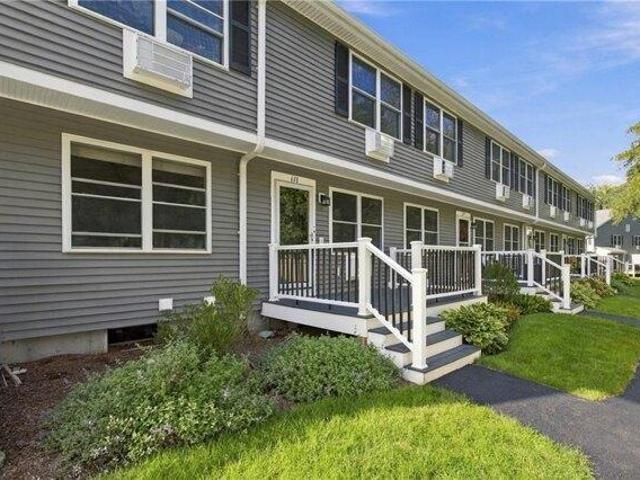 House for sale in Lakewood, Warwick