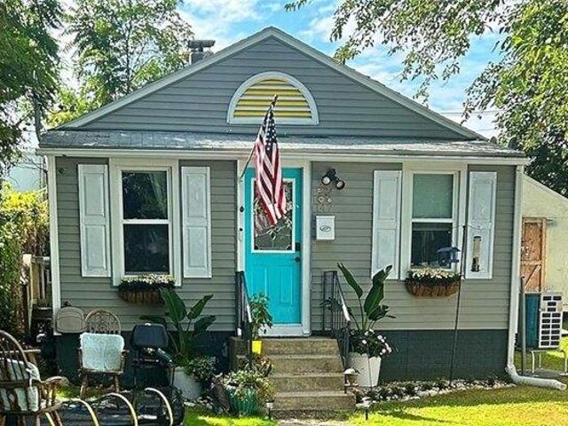 House for sale in Warwick, Kent County