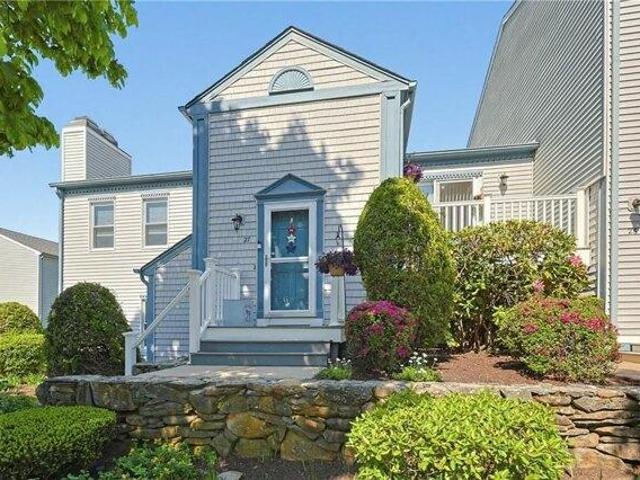 Condo for sale in Warwick, Rhode Island