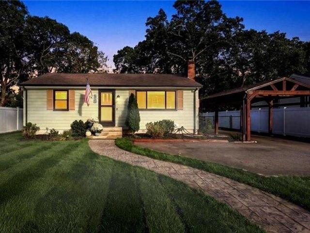 House for sale in Warwick, Kent County