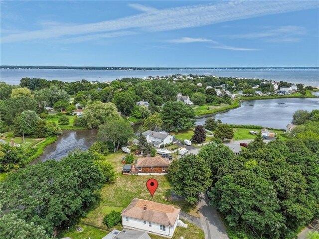 House for sale in Shawomet, Warwick