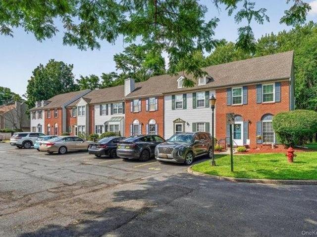 Condo for sale in Washingtonville, New York