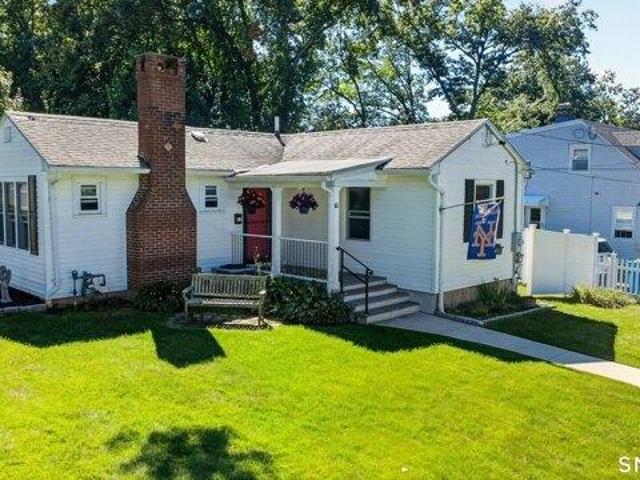 House for sale in Mill Plain, Waterbury
