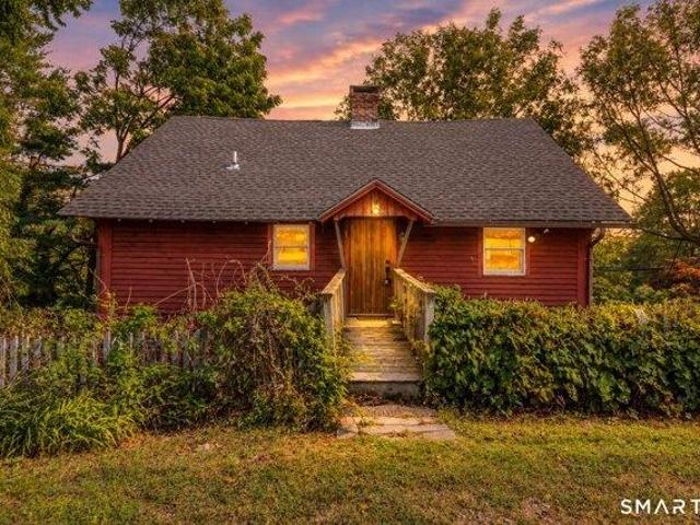 House for sale in Quaker Hill Historic District, Waterford