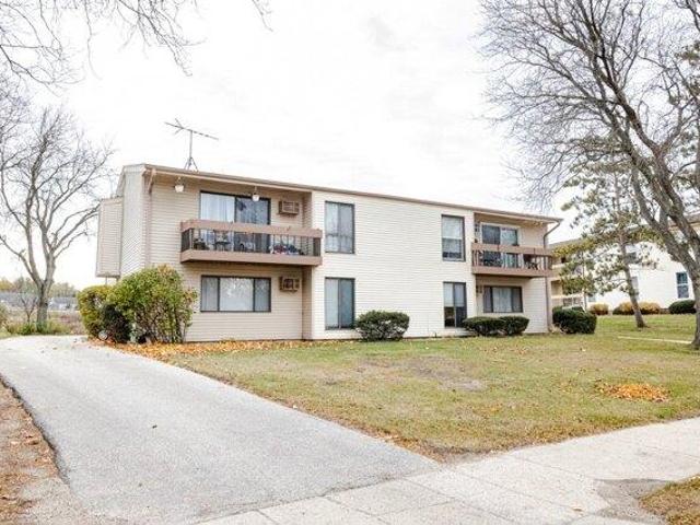 Condo for sale in Waukesha, Wisconsin
