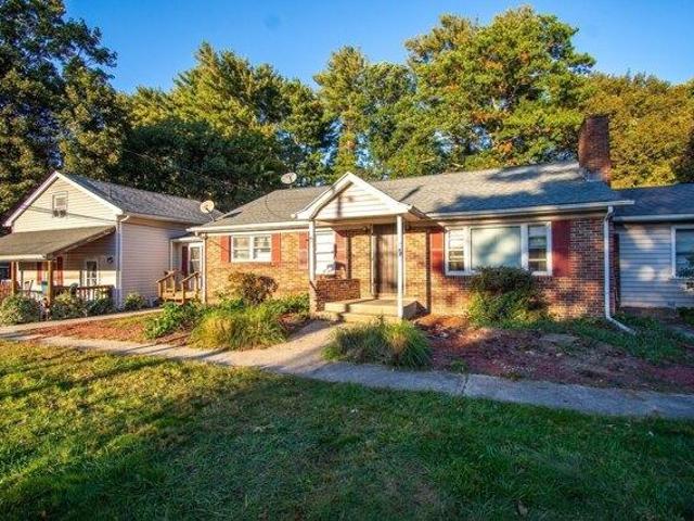 House for sale in East Village, Webster