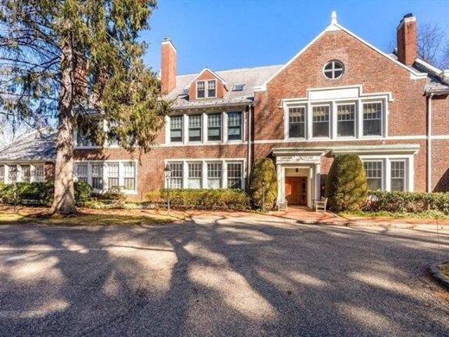Condo for sale in Wellesley, Massachusetts