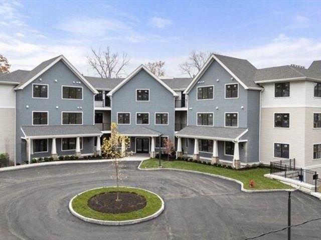 Condo for sale in Wellesley, Massachusetts