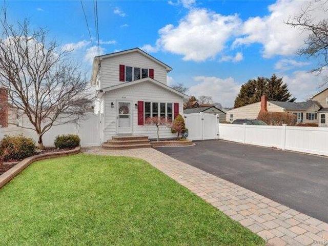 House for sale in Bohemia, New York