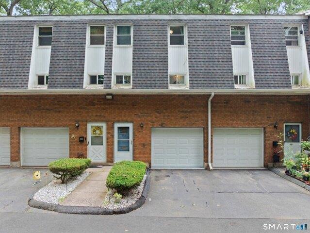 House for sale in Windsor, Capitol Planning Region