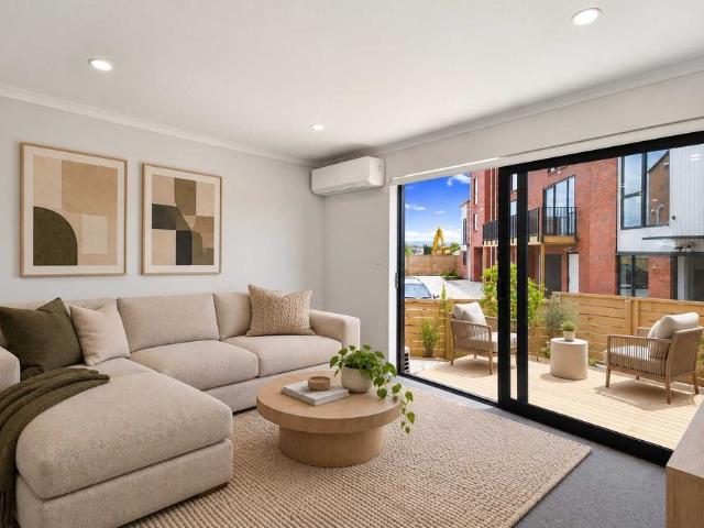 Townhouse for rent in Avondale, Whau