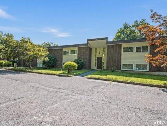Condo for sale in Woodbury, Connecticut