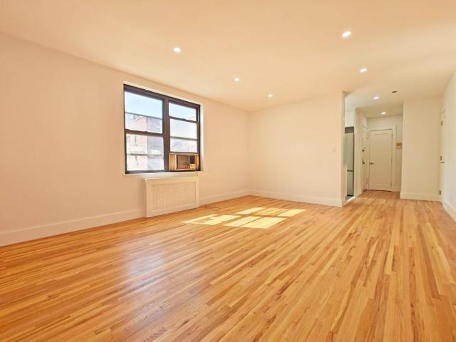 Apartment for sale in Queens, Arverne