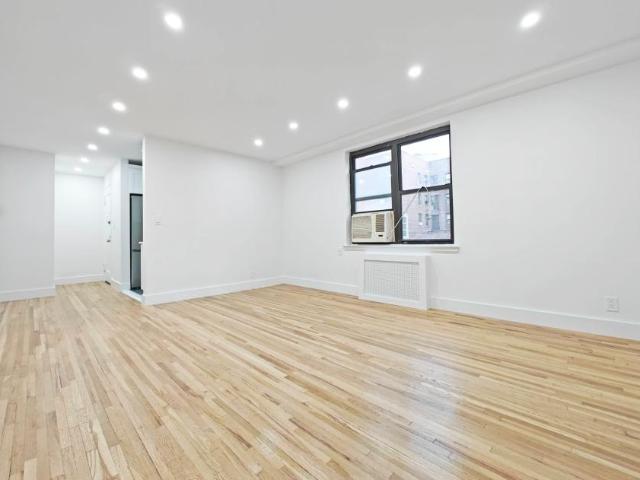 Apartment for sale in Queens, Arverne