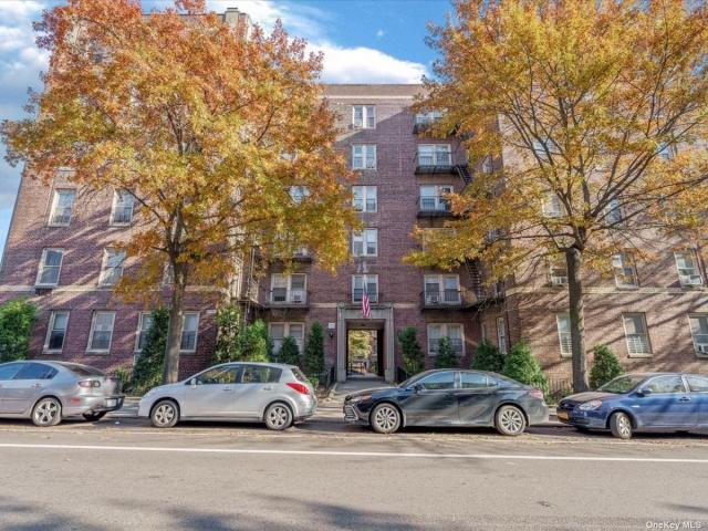 Apartment for sale in Queens, Arverne