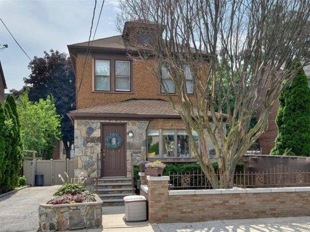 House for sale in Glenwood, New York
